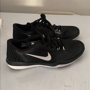 Black nike shoes